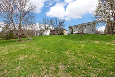 7329 Hampshire Drive NE Cedar Rapids IA 52402