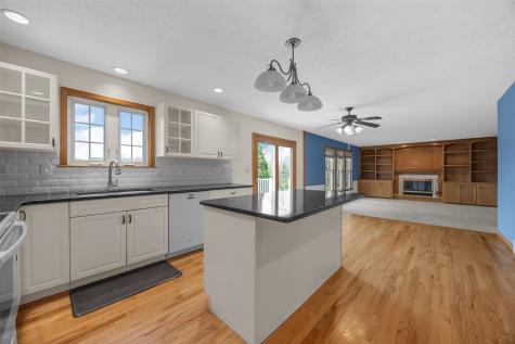 7329 Hampshire Drive NE Cedar Rapids IA 52402