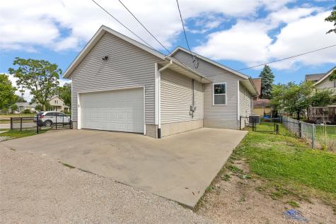 423 10th Street NW Cedar Rapids IA 52405