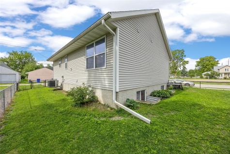 423 10th Street NW Cedar Rapids IA 52405