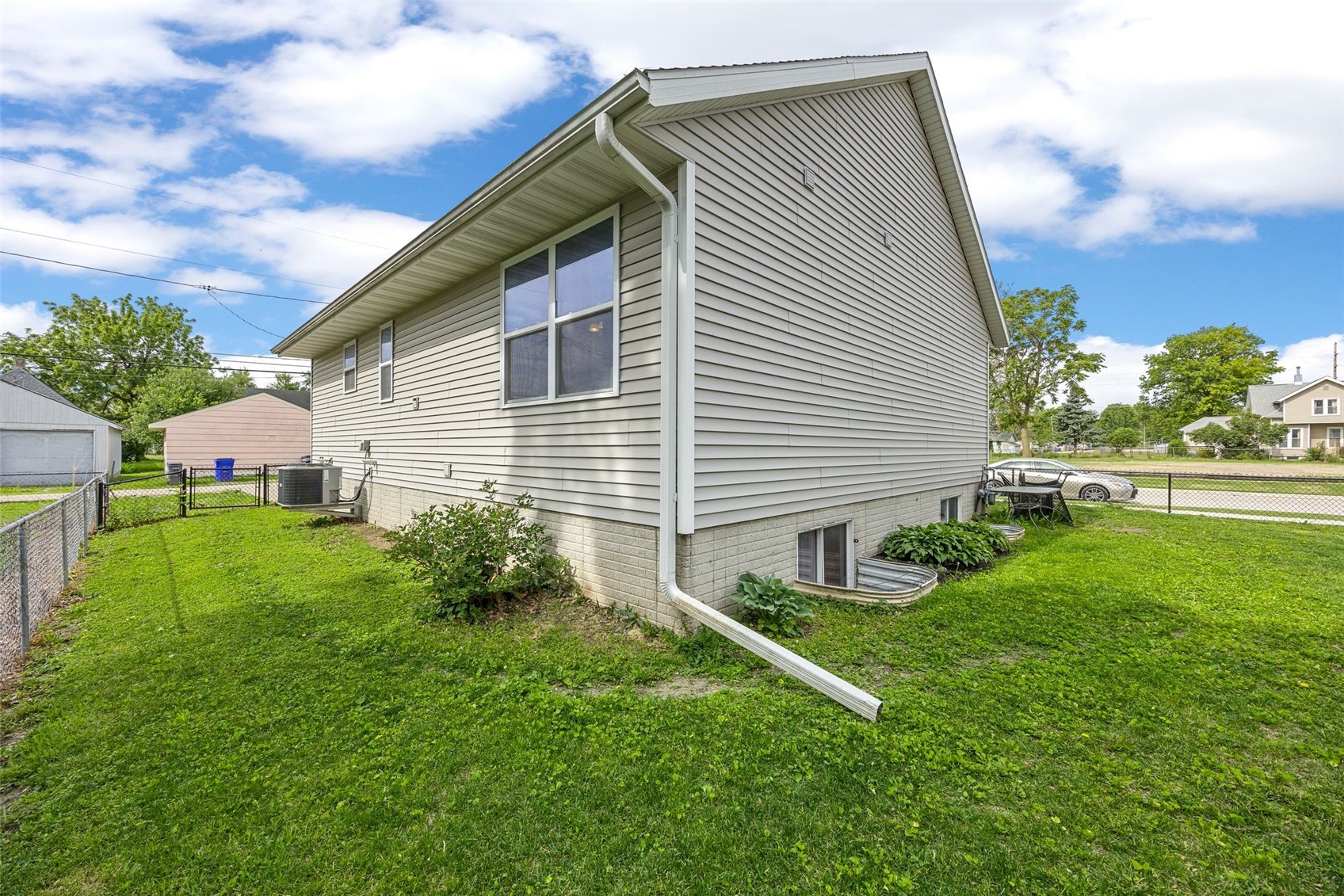 423 10th Street NW Cedar Rapids IA 52405