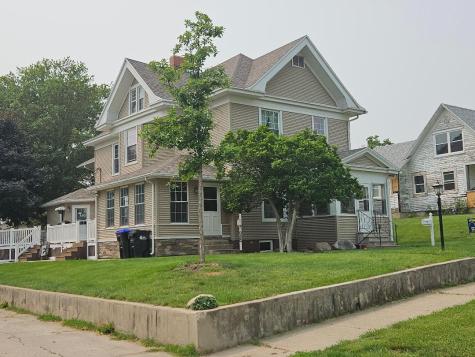 1808 8th Avenue Belle Plaine IA 52208