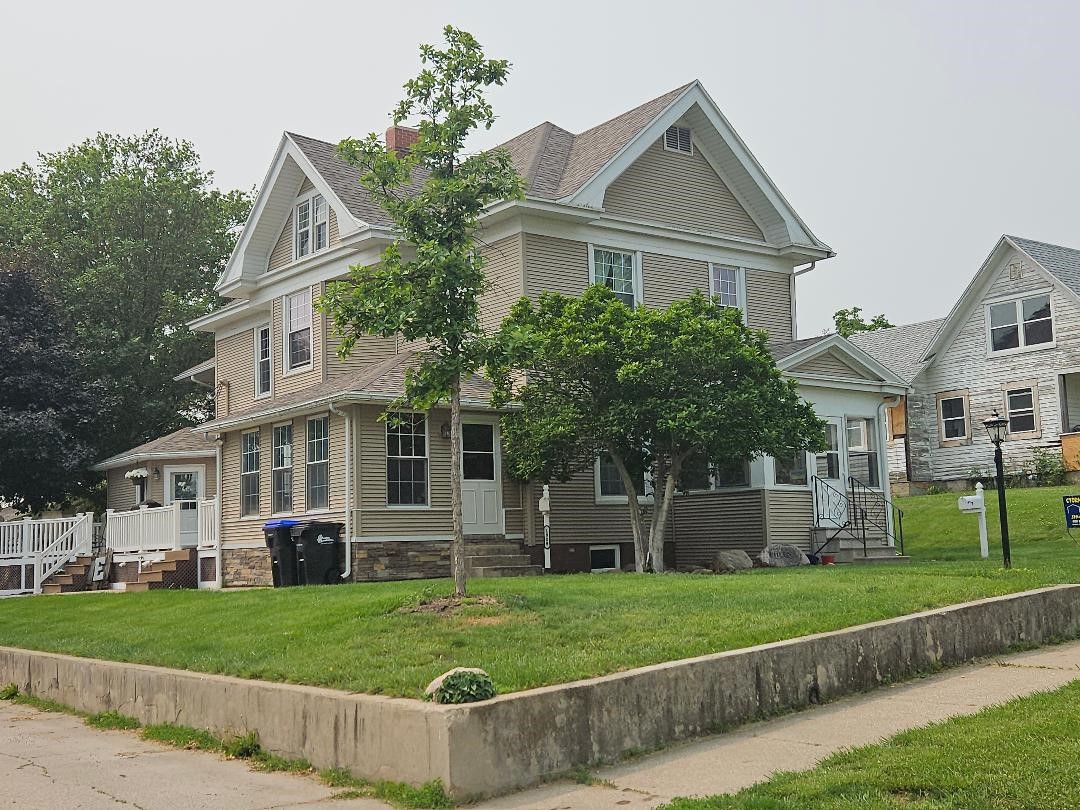 1808 8th Avenue Belle Plaine IA 52208