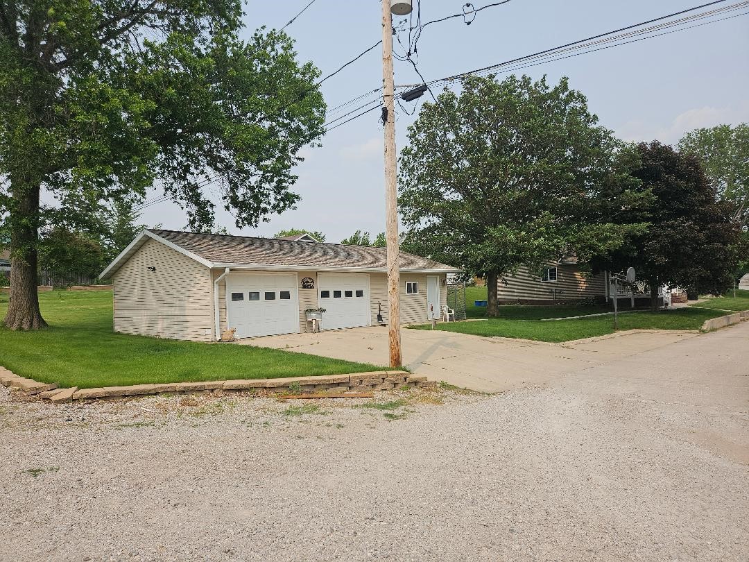 1808 8th Avenue Belle Plaine IA 52208