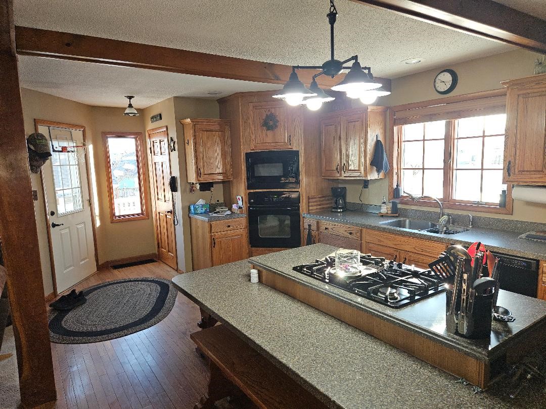 1808 8th Avenue Belle Plaine IA 52208