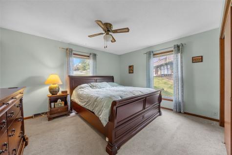 3854 Lost Valley Road SE Cedar Rapids IA 52403