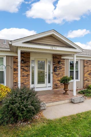 3854 Lost Valley Road SE Cedar Rapids IA 52403