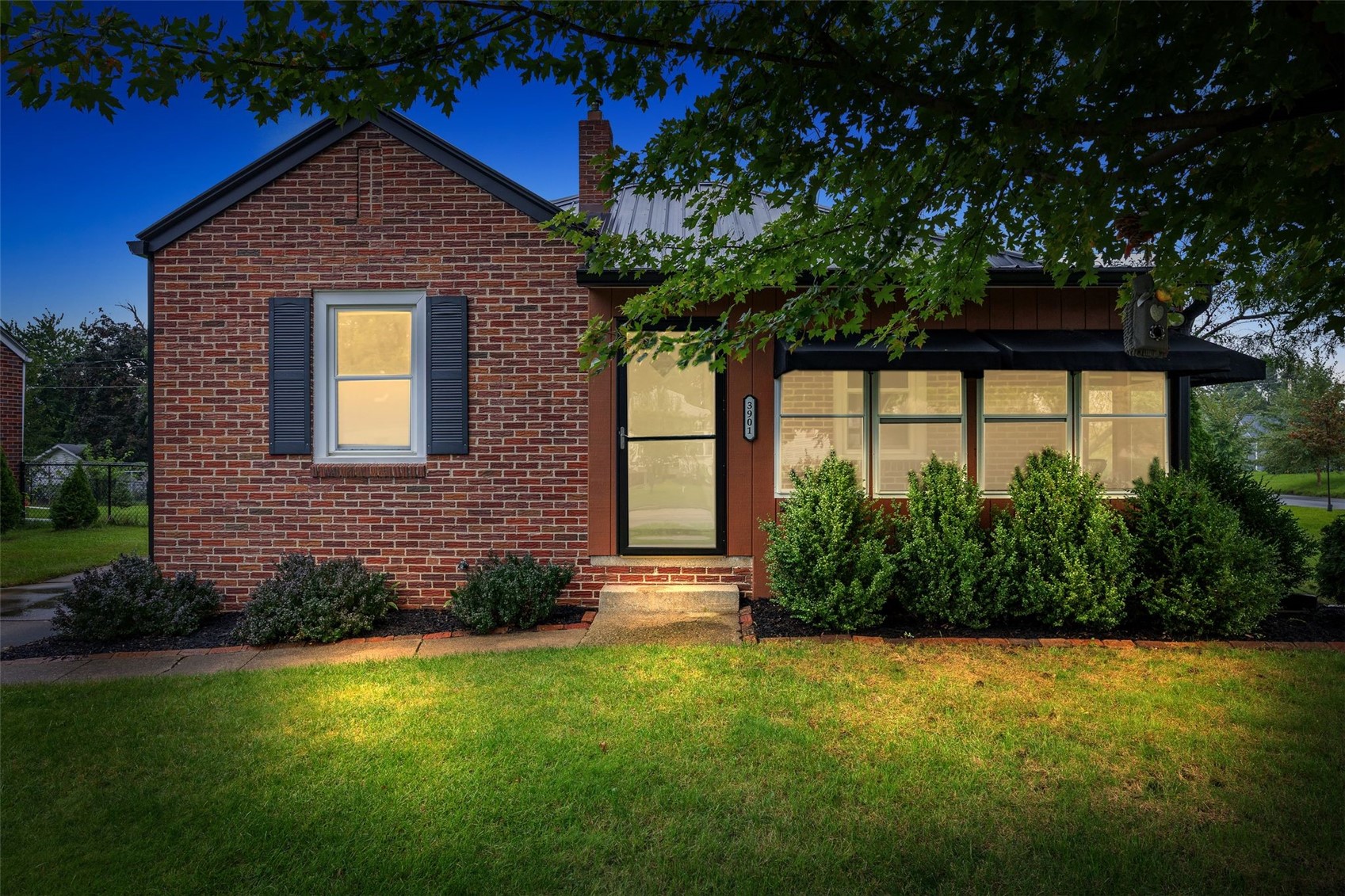 Cedar Rapids IA, 3901 B Avenue NE