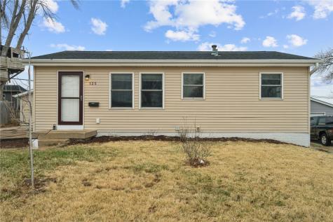 135 Eastview Drive NW Cedar Rapids IA 52405