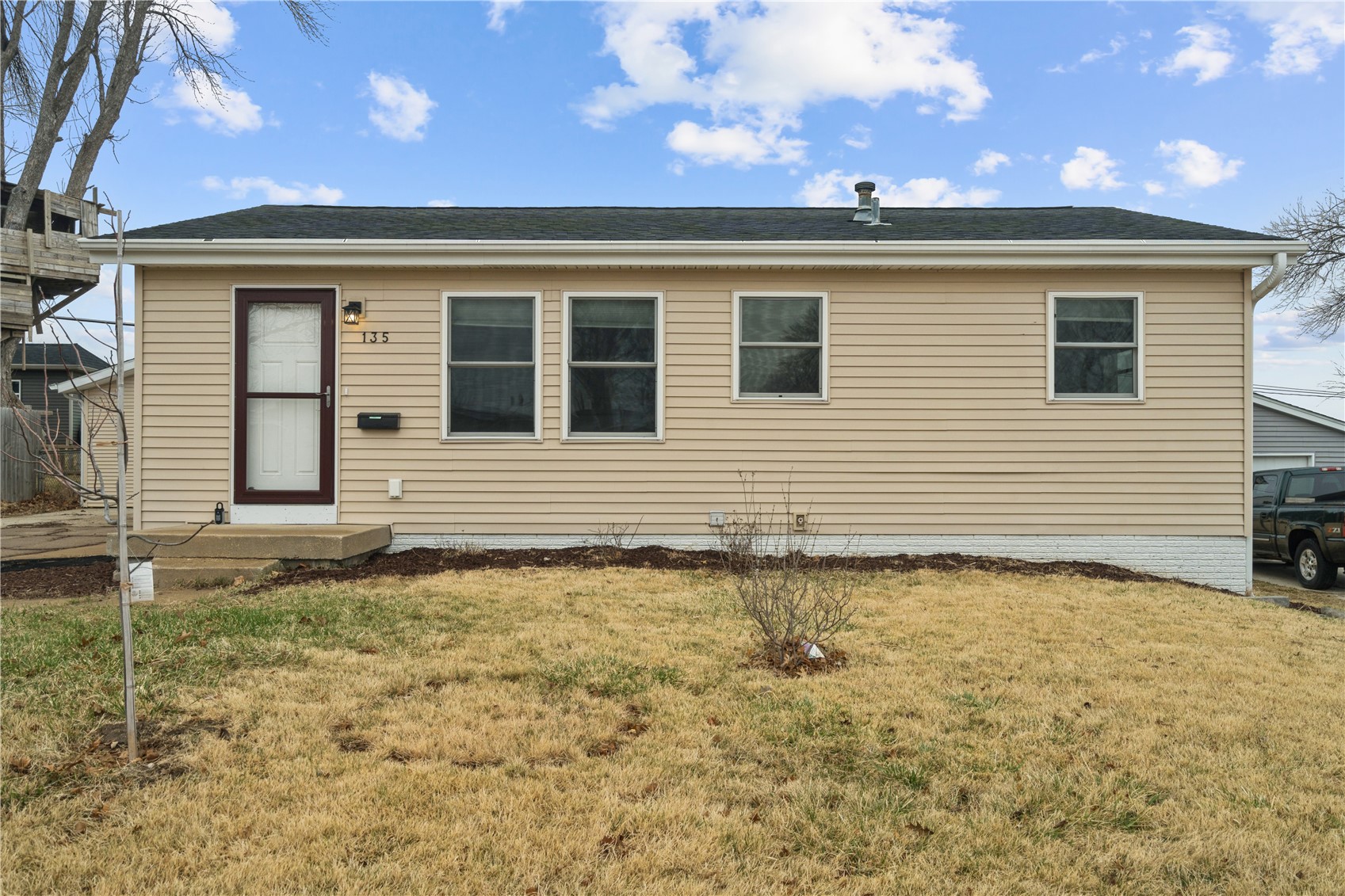 135 Eastview Drive NW Cedar Rapids IA 52405