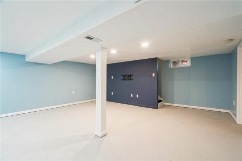135 Eastview Drive NW Cedar Rapids IA 52405
