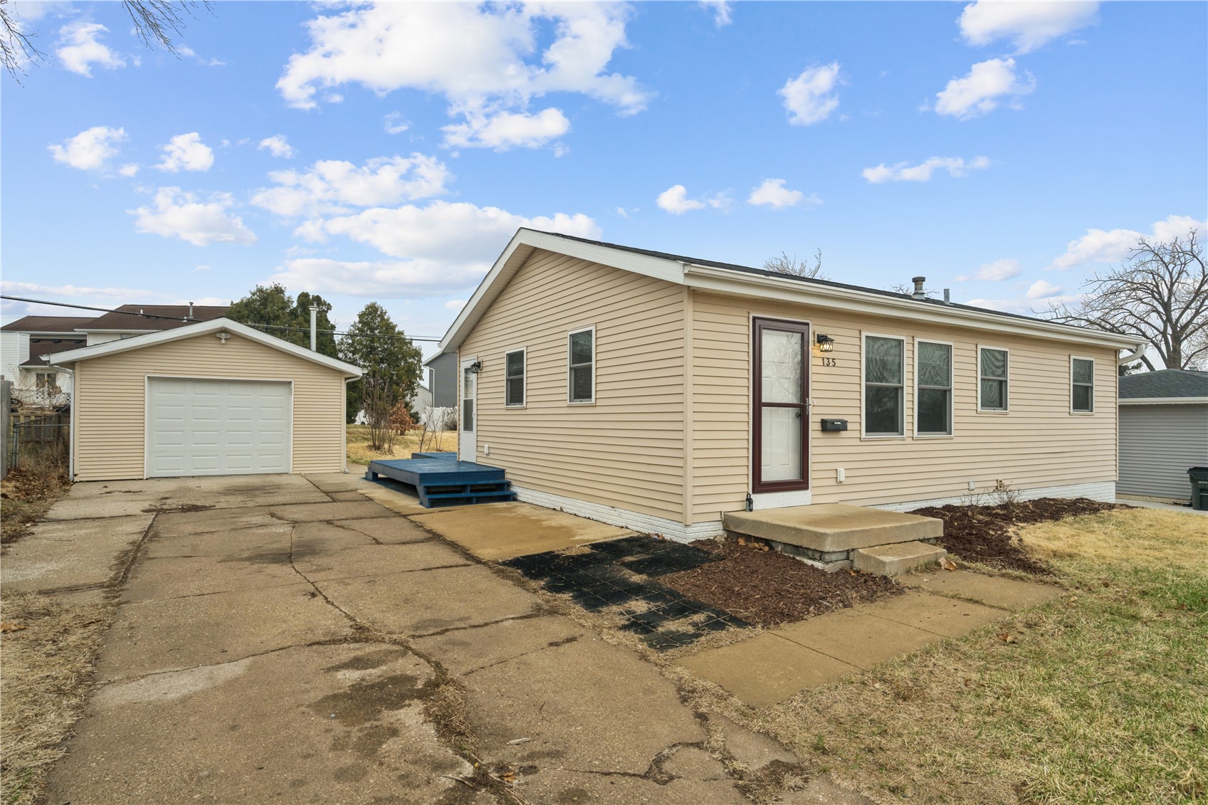 135 Eastview Drive NW Cedar Rapids IA 52405