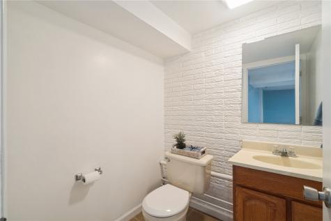 135 Eastview Drive NW Cedar Rapids IA 52405