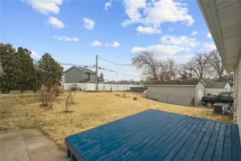 135 Eastview Drive NW Cedar Rapids IA 52405