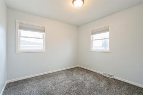 135 Eastview Drive NW Cedar Rapids IA 52405