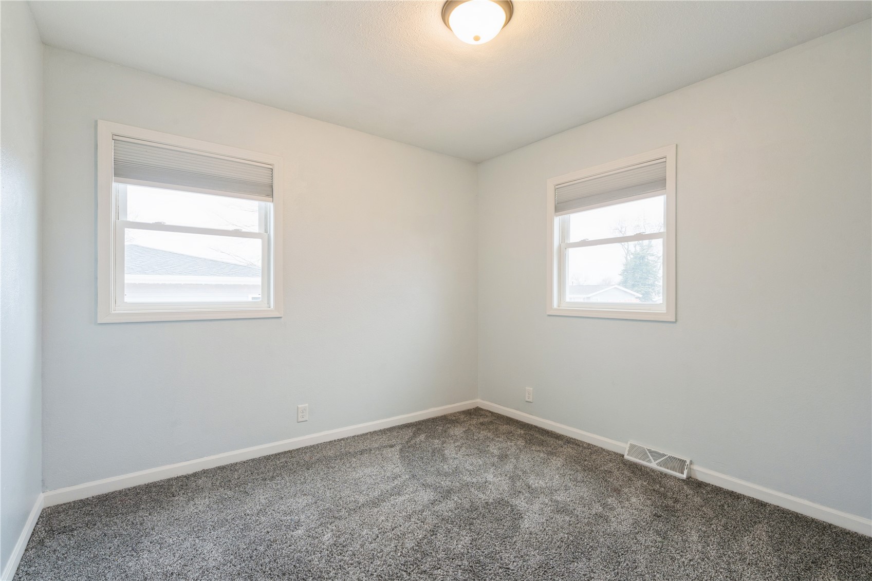 135 Eastview Drive NW Cedar Rapids IA 52405