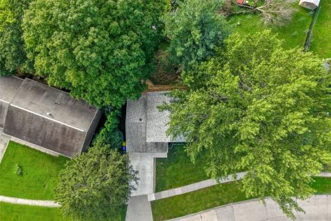 1339 E Bloomington Street Iowa City IA 52245