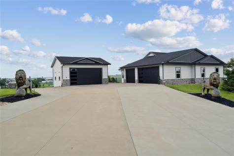 115 Deborah Anne Lane Ely IA 52227