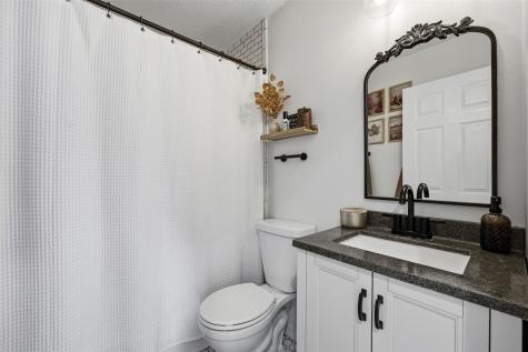 374 Hampden Drive NE Cedar Rapids IA 52402