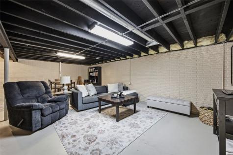 374 Hampden Drive NE Cedar Rapids IA 52402