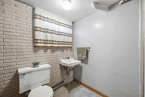 374 Hampden Drive NE Cedar Rapids IA 52402
