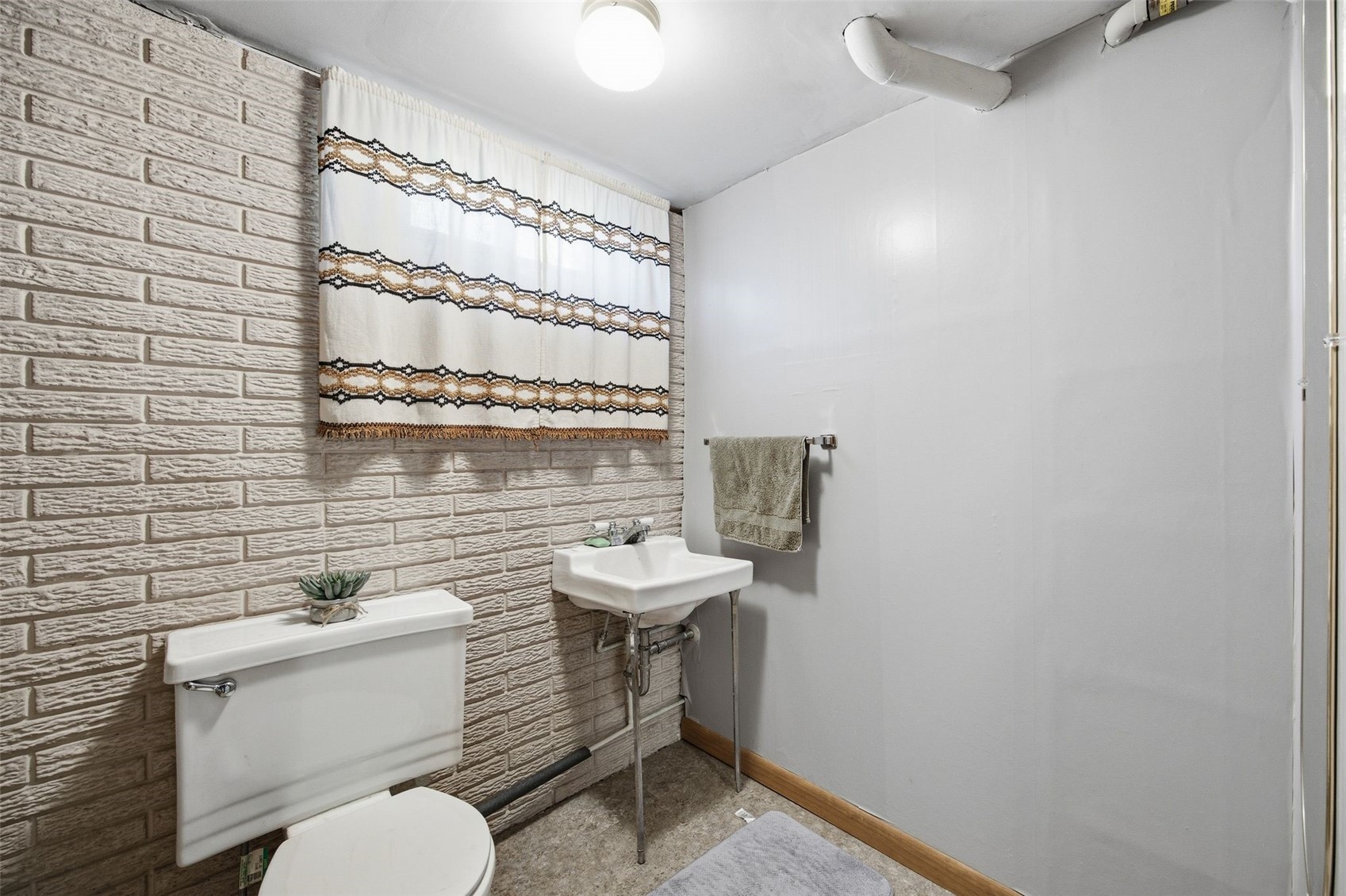 374 Hampden Drive NE Cedar Rapids IA 52402