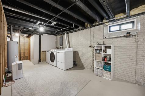 374 Hampden Drive NE Cedar Rapids IA 52402