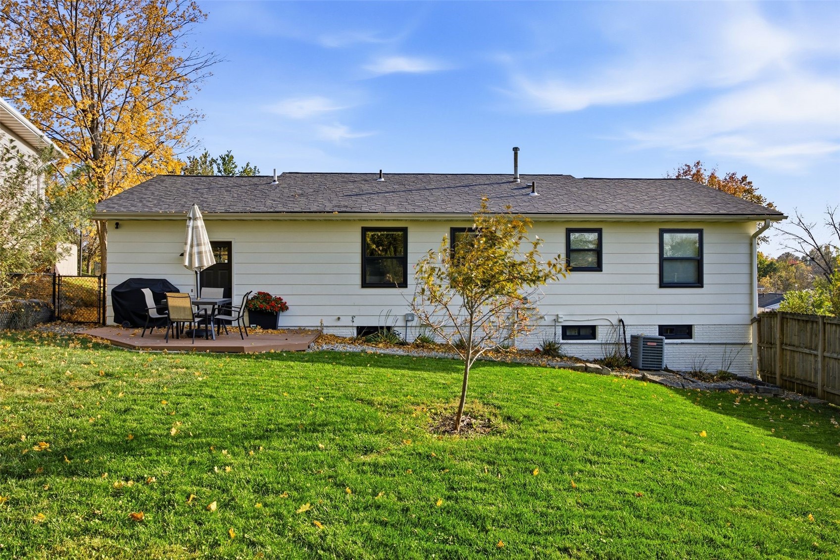 374 Hampden Drive NE Cedar Rapids IA 52402
