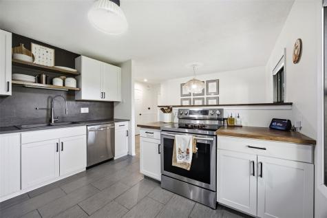 374 Hampden Drive NE Cedar Rapids IA 52402