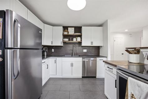374 Hampden Drive NE Cedar Rapids IA 52402