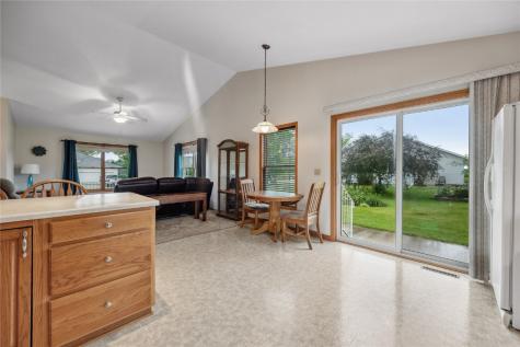 104 Country View Mechanicsville IA 52306