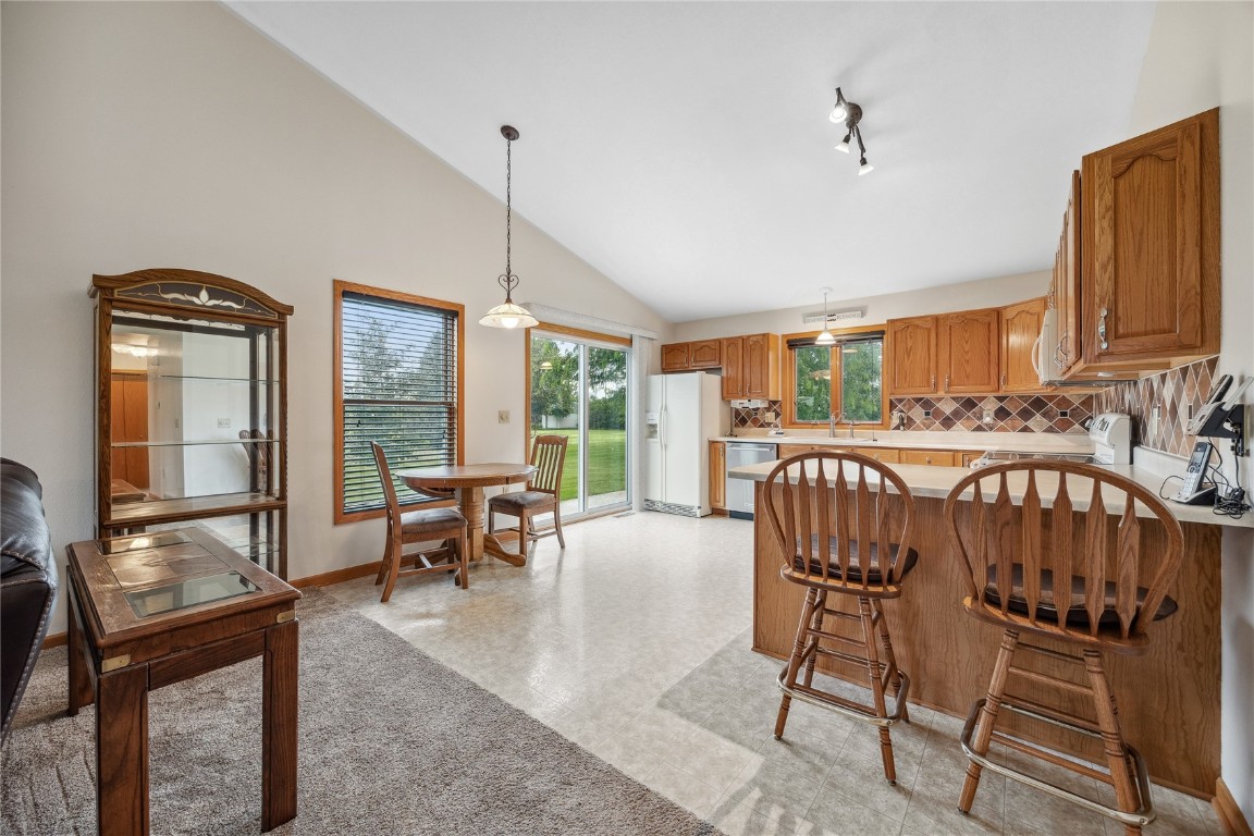 104 Country View Mechanicsville IA 52306