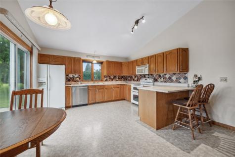 104 Country View Mechanicsville IA 52306