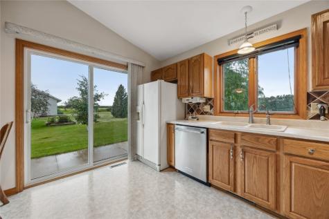 104 Country View Mechanicsville IA 52306