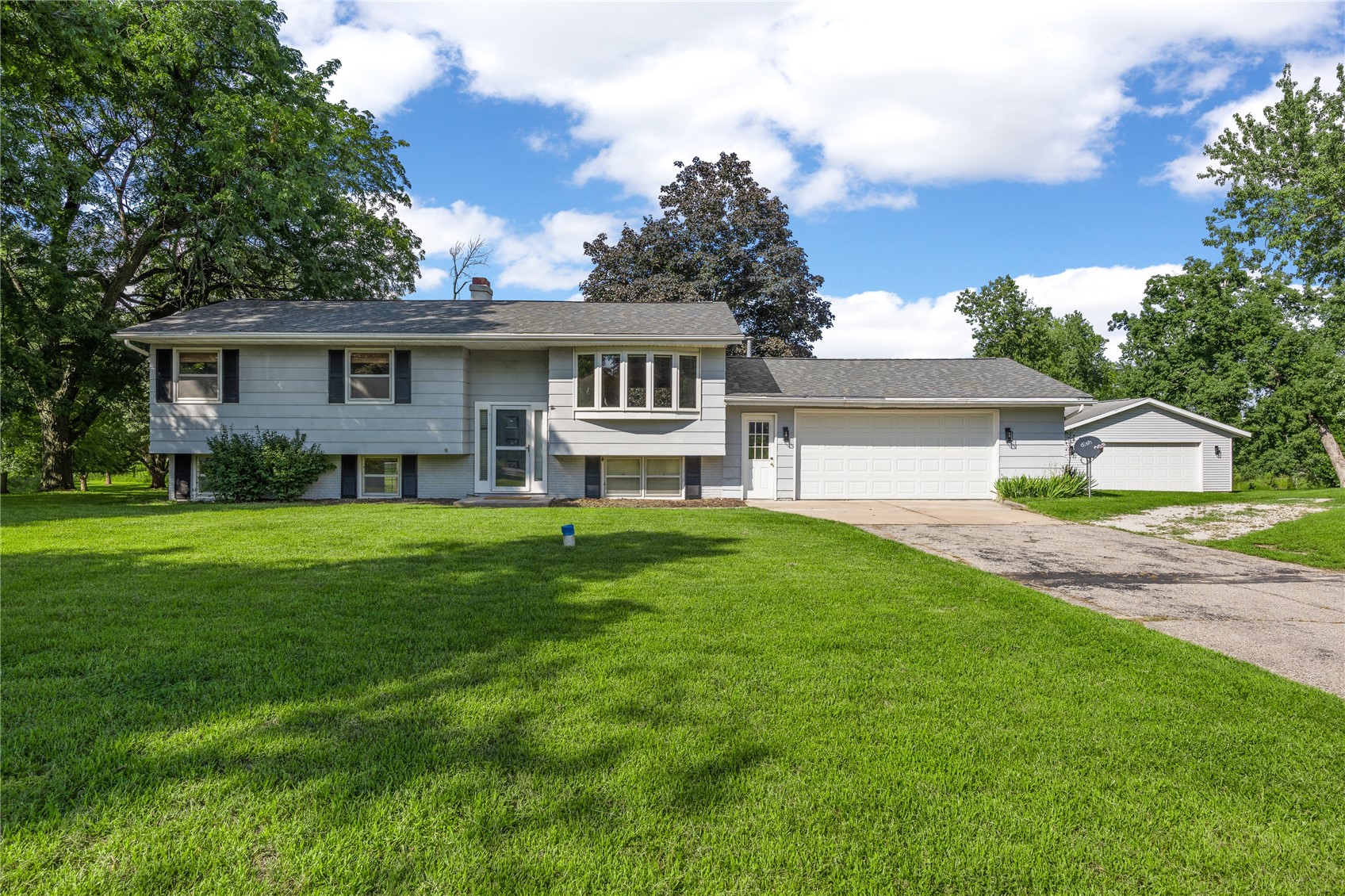 4390 Ridge Road Cedar Rapids IA 52411