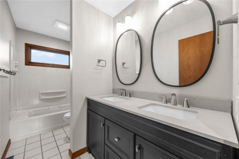 4390 Ridge Road Cedar Rapids IA 52411