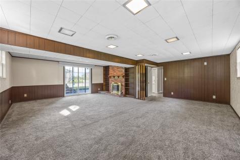 4390 Ridge Road Cedar Rapids IA 52411