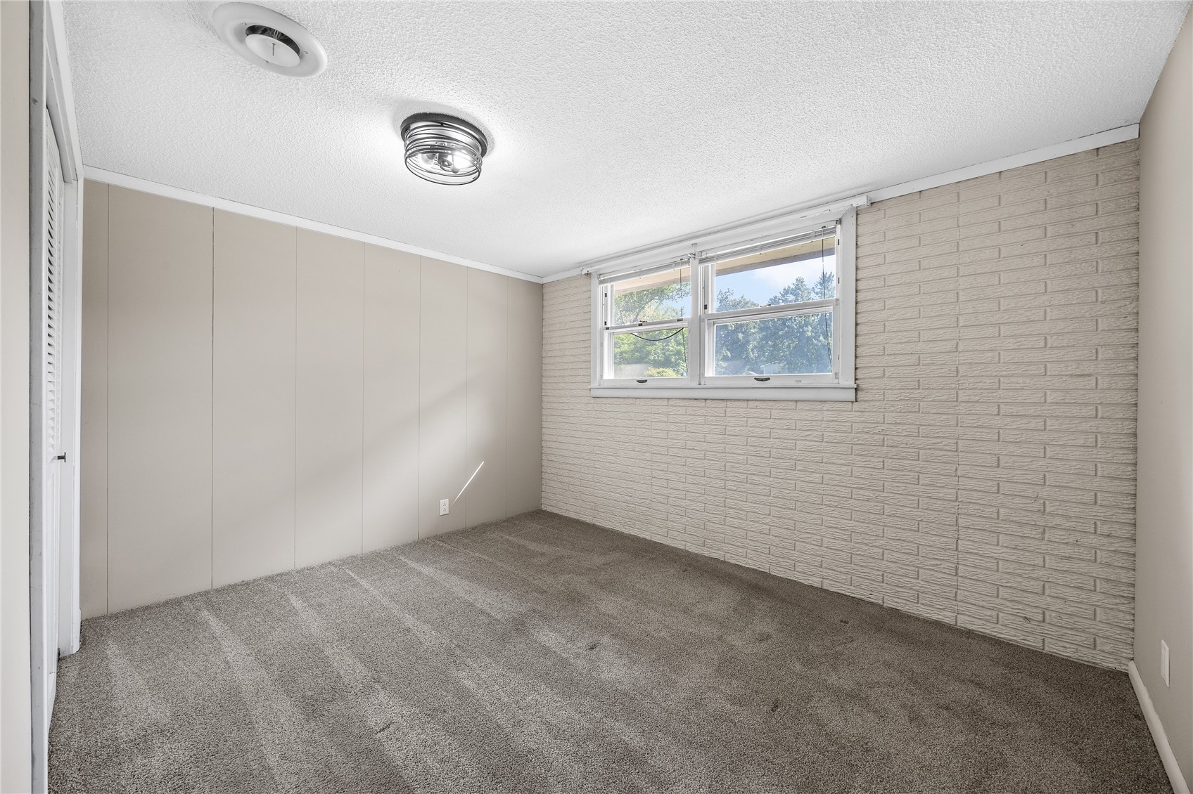 4390 Ridge Road Cedar Rapids IA 52411