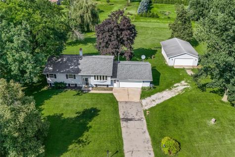 4390 Ridge Road Cedar Rapids IA 52411