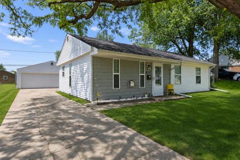 3737 Oakland Road NE Cedar Rapids IA 52402