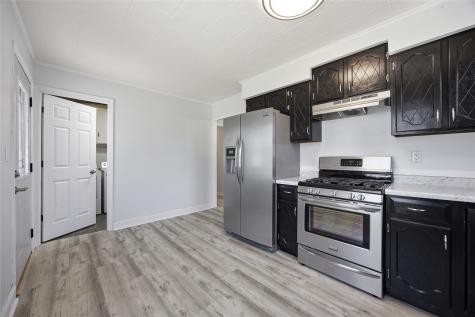 3737 Oakland Road NE Cedar Rapids IA 52402