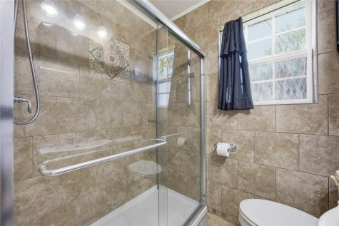3737 Oakland Road NE Cedar Rapids IA 52402