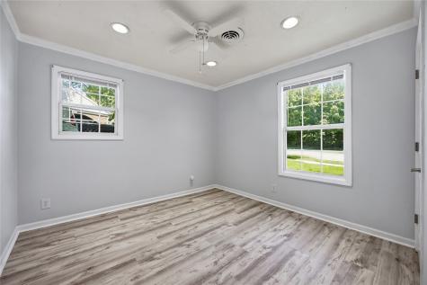3737 Oakland Road NE Cedar Rapids IA 52402