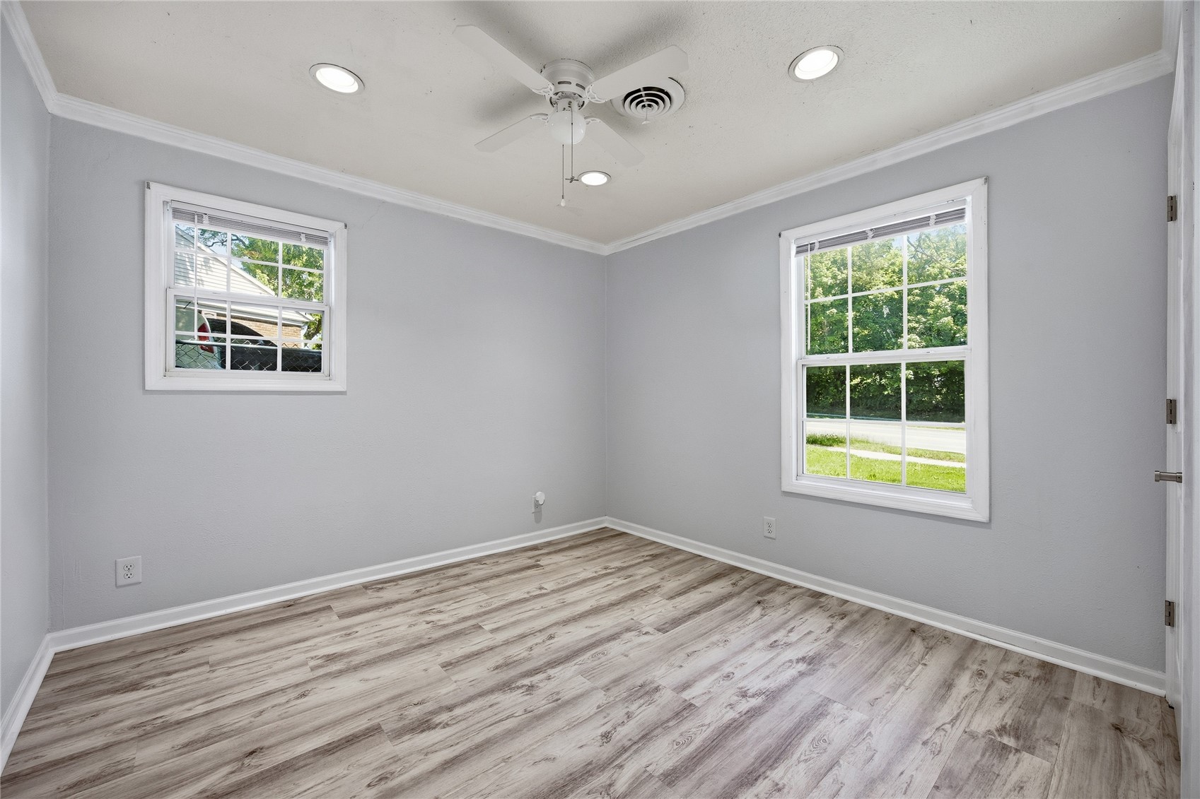 3737 Oakland Road NE Cedar Rapids IA 52402