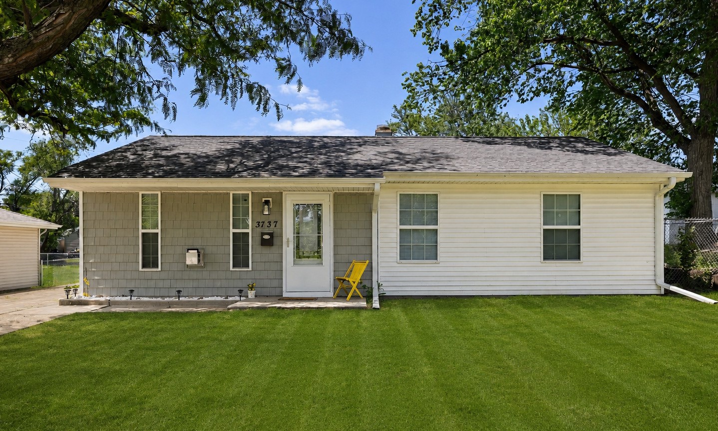 3737 Oakland Road NE Cedar Rapids IA 52402