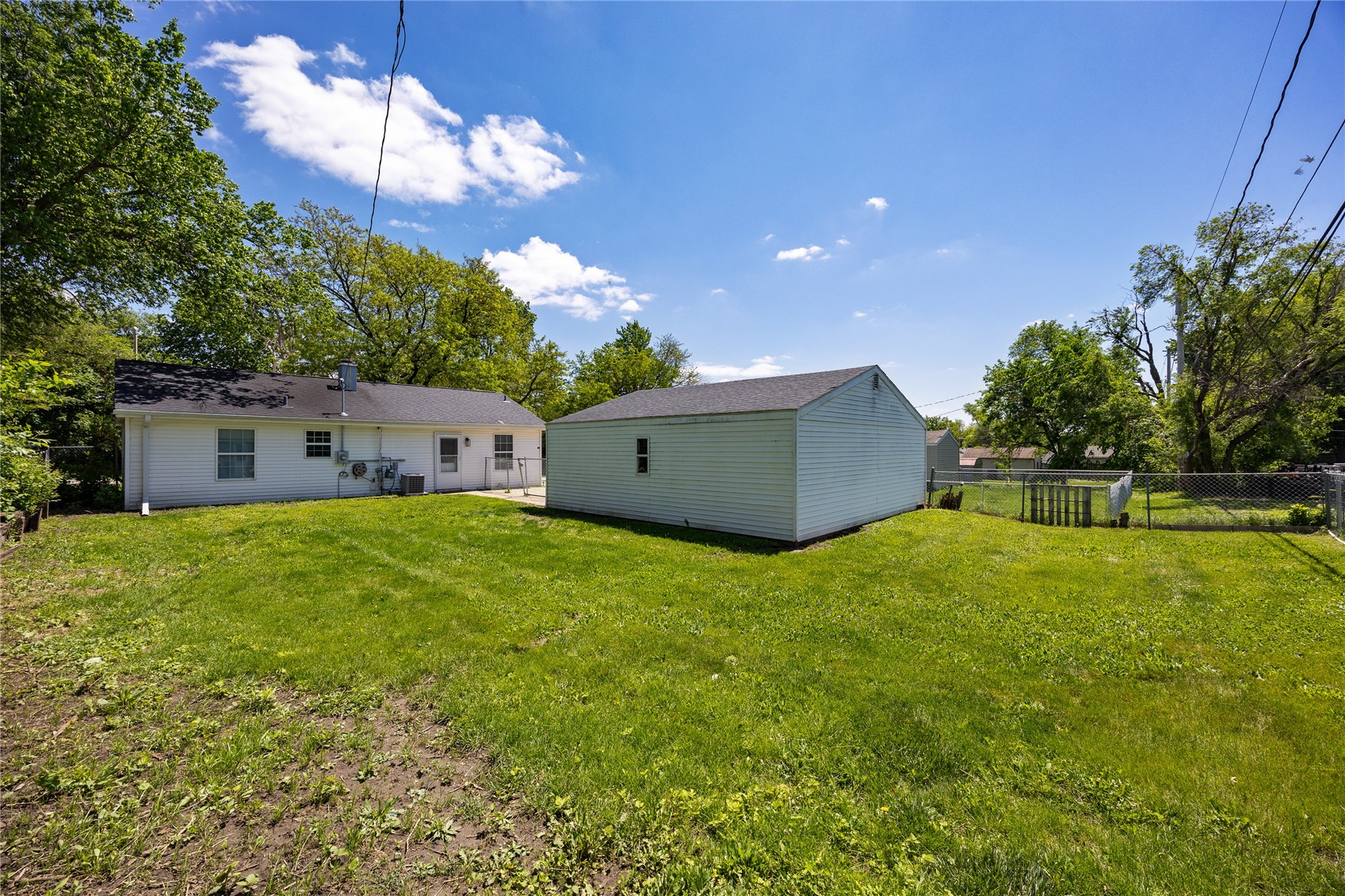 3737 Oakland Road NE Cedar Rapids IA 52402