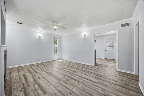 3737 Oakland Road NE Cedar Rapids IA 52402