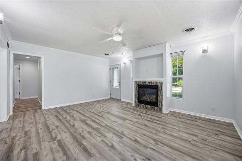 3737 Oakland Road NE Cedar Rapids IA 52402