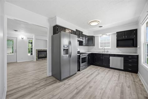 3737 Oakland Road NE Cedar Rapids IA 52402
