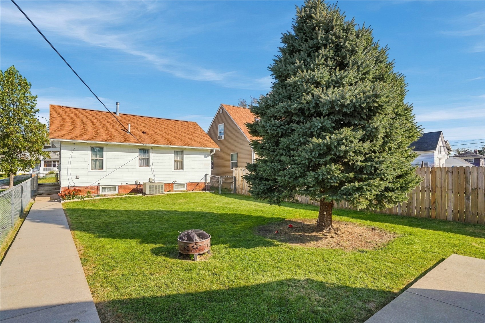 1623 B Avenue NW Cedar Rapids IA 52405